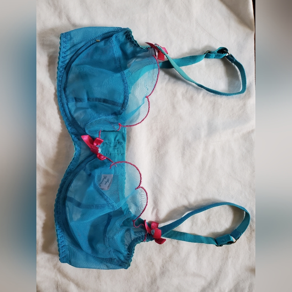 Lorna Turquoise bra in 32e and suspender in size 3
